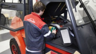 Ausbildung am Linde Stapler Arbeiten am Linde Stapler