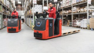 Die Kommissionierer N20 C von Linde Material Handling im Einsatz im Warenlager Die Kommissionierer N20 C von Linde Material Handling im Einsatz im Warenlager