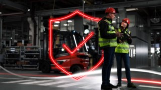 Die Sicherheitsberater von Linde Material Handling im Einsatz beim Kunden.
