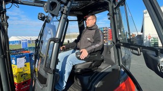 Ein Flurförderzeug ohne Lenkrad steuern?