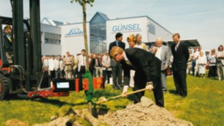 Einweihung des neuen Firmensitzes im Güterverkehrszentrum. Einweihung des neuen Firmensitzes im Güterverkehrszentrum