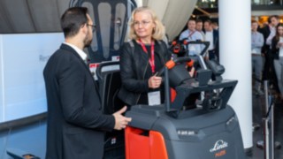 Vorstellung vom neuen Linde Kommissioniererkonzept in der Gläsernen Manufaktur Dresden