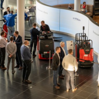 Vorstellung vom neuen Linde Kommissioniererkonzept in der Gläsernen Manufaktur Dresden