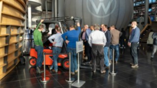 Vorstellung vom neuen Linde Kommissioniererkonzept in der Gläsernen Manufaktur Dresden