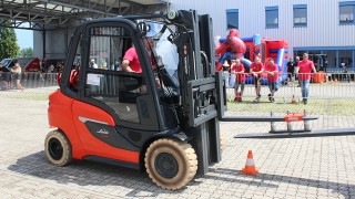 26. Günsel StaplerCup - Parcours Flaschen öffnen